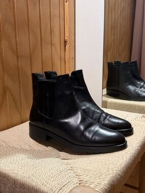 Stuart Weitzman Classic Black Leather Chelsea Boots for women